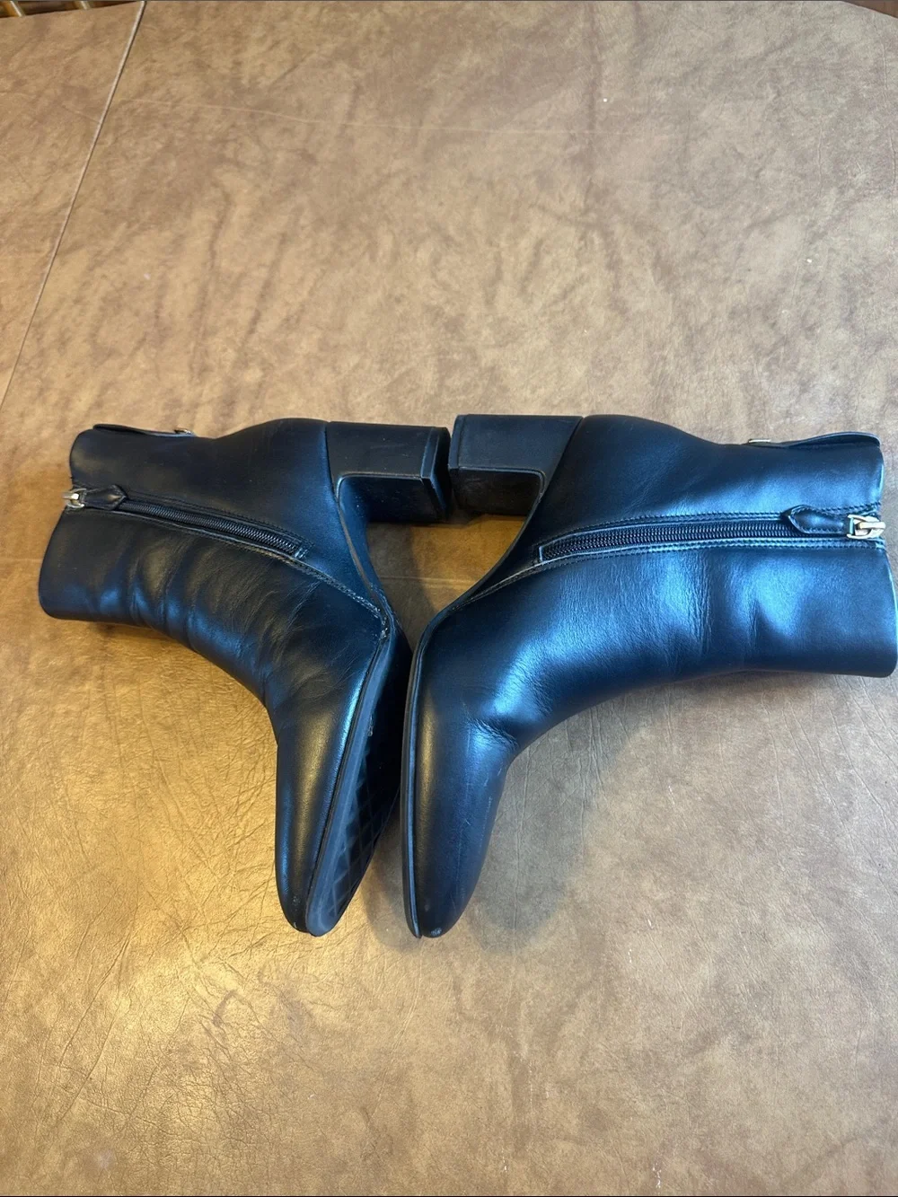 AEROSOLES Black Leather Pointed Toe Ankle Booties